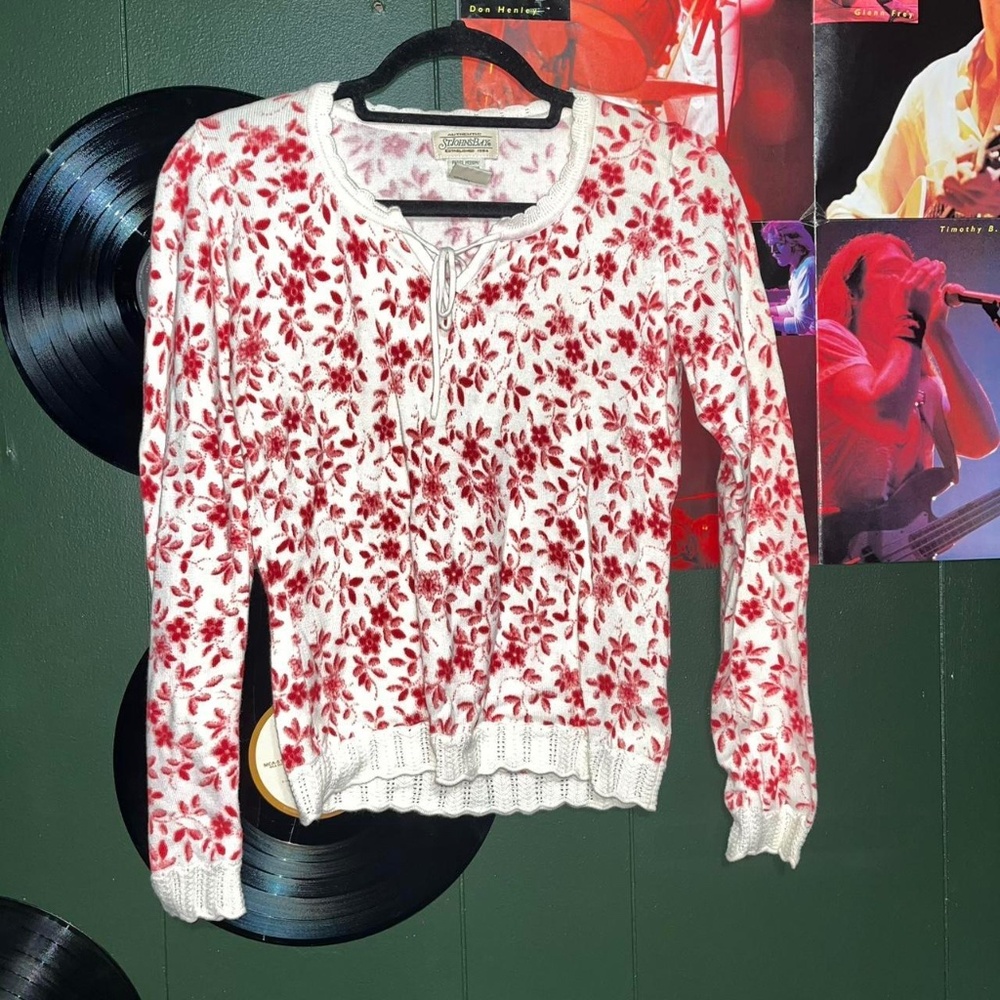 Y2K white with red floral, light weight sweater. Cute crochet lace trim